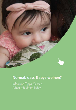 Eine Frau die Ihr Baby im Arm hält; das Baby hat eine rosa Schleife am Kopf und dunkles Haar; Grün färbiger Hintergrund mit einem kleinen weißen Vogel Eine Frau die Ihr Baby im Arm hält; das Baby hat eine rosa Schleife am Kopf und dunkles Haar; Grün färbiger Hintergrund mit einem kleinen weißen Vogel