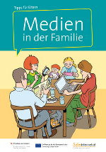 Cartoon: Familie sitz zusammen am Essenstisch. Vater liest die Zeitung, Mutter tippt am Handy, Jugendlicher schreibt am Laptop, Jugendliche spielt mit der Spielekonsole und das kleine Kind im Hochsitz mit einem Stofftier in der Hand, schaut sich das alles am. Cartoon: Familie sitz zusammen am Essenstisch. Vater liest die Zeitung, Mutter tippt am Handy, Jugendlicher schreibt am Laptop, Jugendliche spielt mit der Spielekonsole und das kleine Kind im Hochsitz mit einem Stofftier in der Hand, schaut sich das alles am.