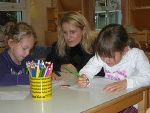 Landesrätin mit 2 Kindern im Kindergarten Fohnsdorf