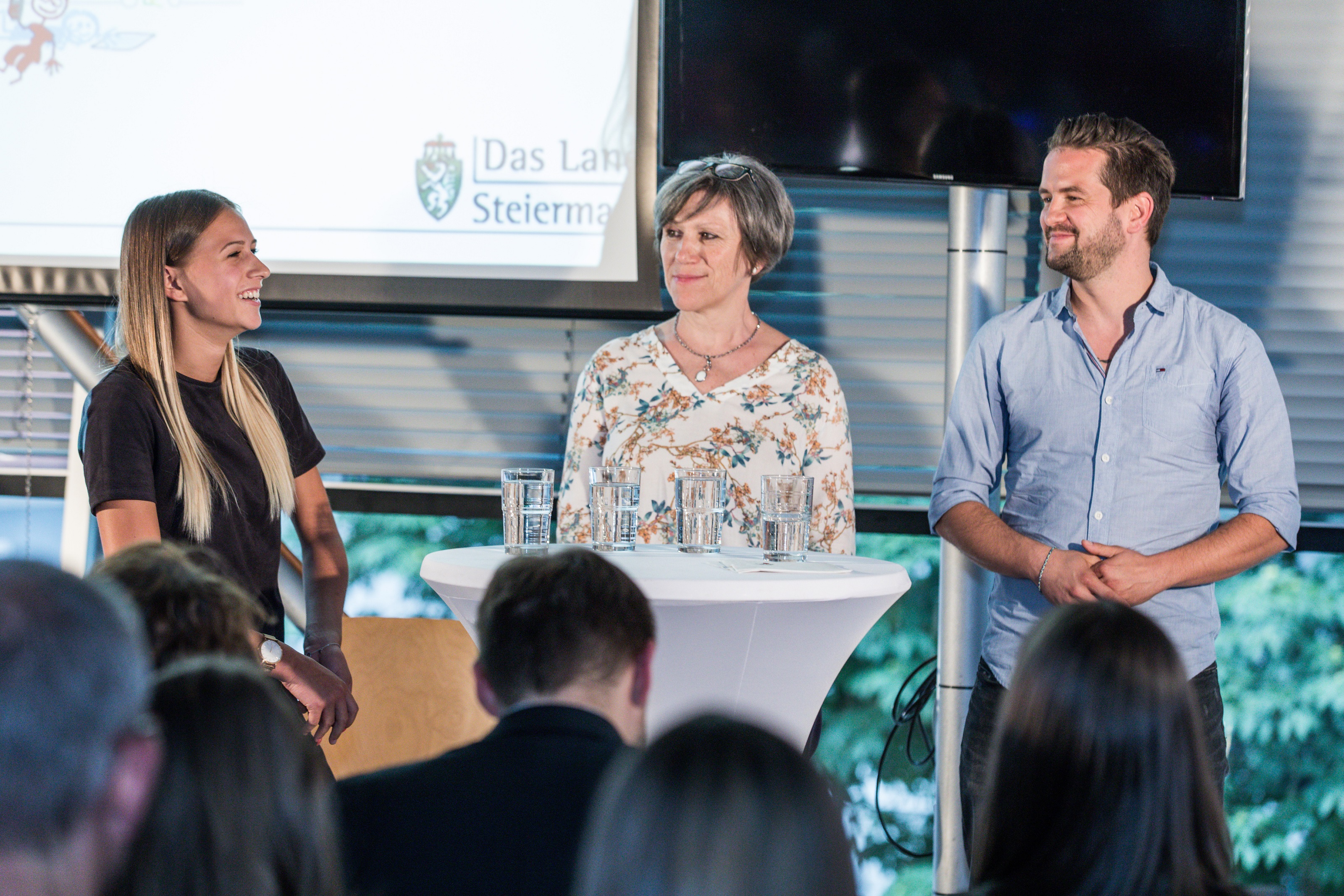 v.l.n.r.: Kerstin Geimer - Lehrling beim Land Steiermark, Digital Native, Doris Fleck -  Dipl. LSB, Referentin in der Elternbildung, Leiterin der Beratungsstelle Institut für Familienfragen, Christian Barboric - Safer Internet-Trainer, Geschäftsführer der ITSchool Christian Barboric