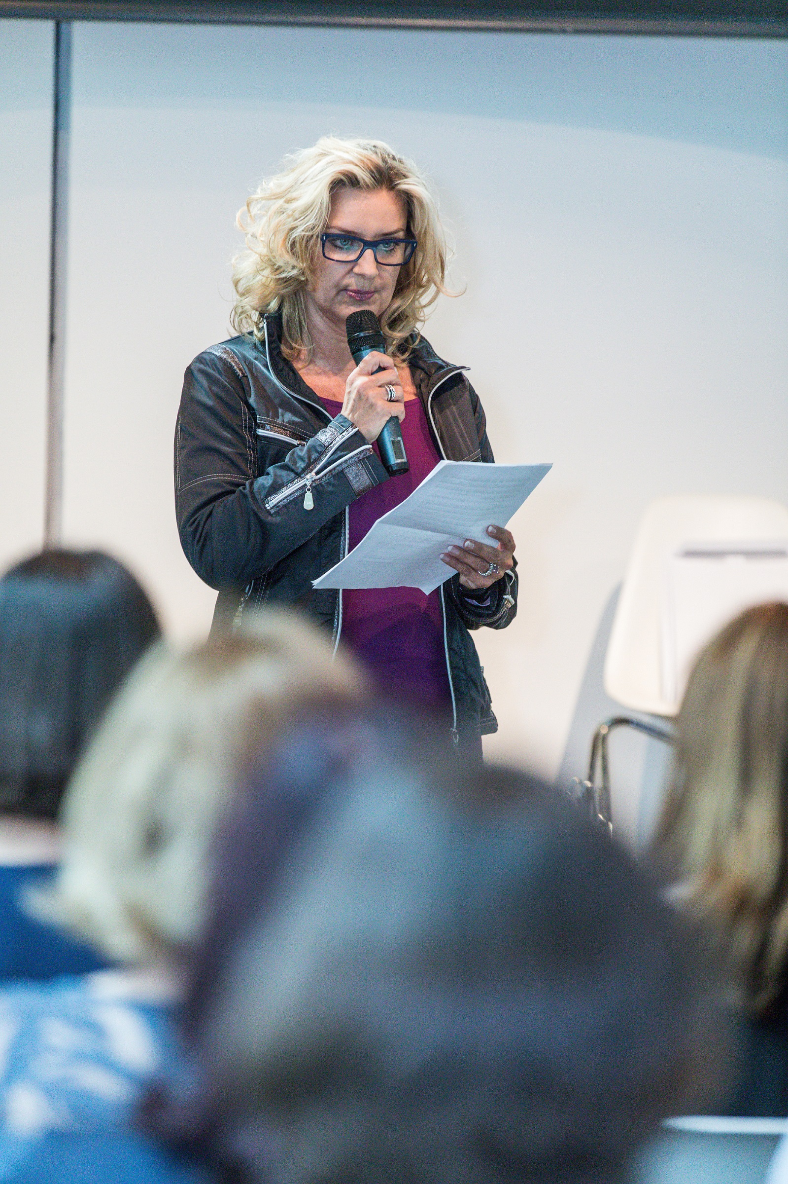 ... durch Hofrätin Mag.<sup>a</sup> Alexandra Nagl, Leiterin der Fachabteilung Gesellschaft 
