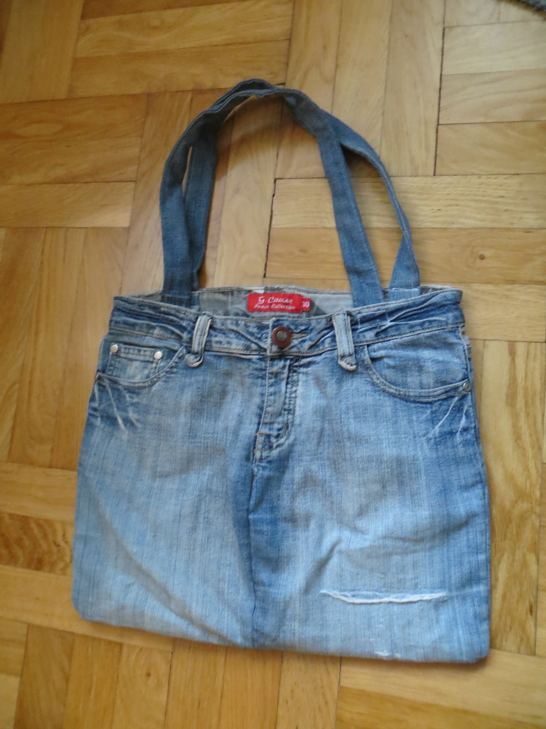 Handtasche, gefertigt aus einer alten Jean