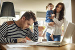 Die aktuelle Situation stellt Familien vor große (finanzielle) Herausforderungen. © Gettyimages / sturti Die aktuelle Situation stellt Familien vor große (finanzielle) Herausforderungen. © Gettyimages / sturti