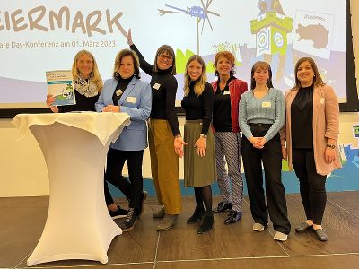 vlnr.: Marion Innerhofer-Eibel, Astrid Lierzer, Simone Schmidbauer, Barbara Siegl, Susanne Lucchesi Palli, Alina Steiner und Lisa Walter vlnr.: Marion Innerhofer-Eibel, Astrid Lierzer, Simone Schmidbauer, Barbara Siegl, Susanne Lucchesi Palli, Alina Steiner und Lisa Walter
