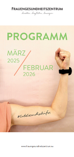 ein in die Höhe gehaltener abgewickelter Arm, darüber Programm März 2025/Februar 2026. Auf dem Oberarm steht: #GuteGesundheitsinfos